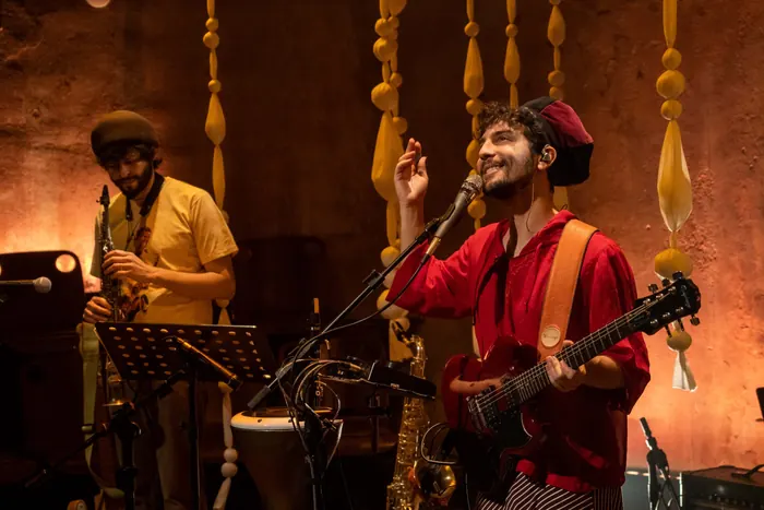 Ravi Brasileiro no palco do Teatro Paiol