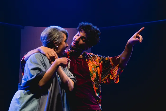 Ravi Brasileiro e Tereza Karam em cena no espetáculo Pulsando a Vida em Alta